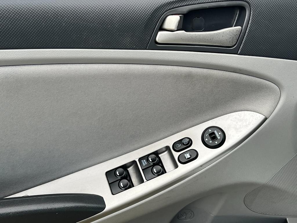 Thumbnail: 2015 Hyundai Accent - 22