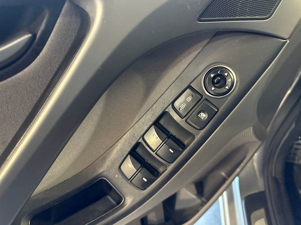 Thumbnail: 2016 Hyundai Elantra - 22