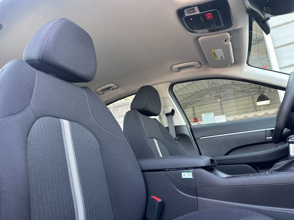 2025 Hyundai Sonata SE - Photo 11