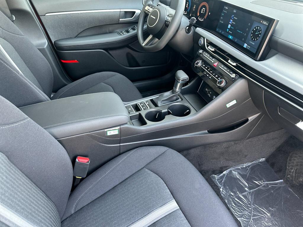 2025 Hyundai Sonata SE - Photo 10
