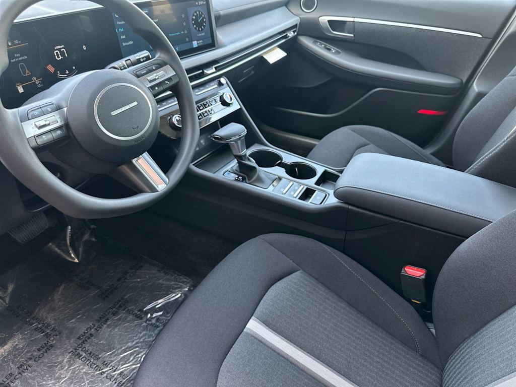 2025 Hyundai Sonata SE - Photo 9