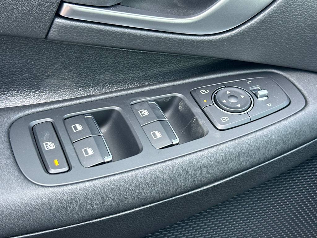 2025 Hyundai Sonata SE - Photo 25