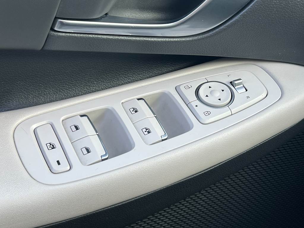 Thumbnail: 2023 Hyundai Sonata - 24