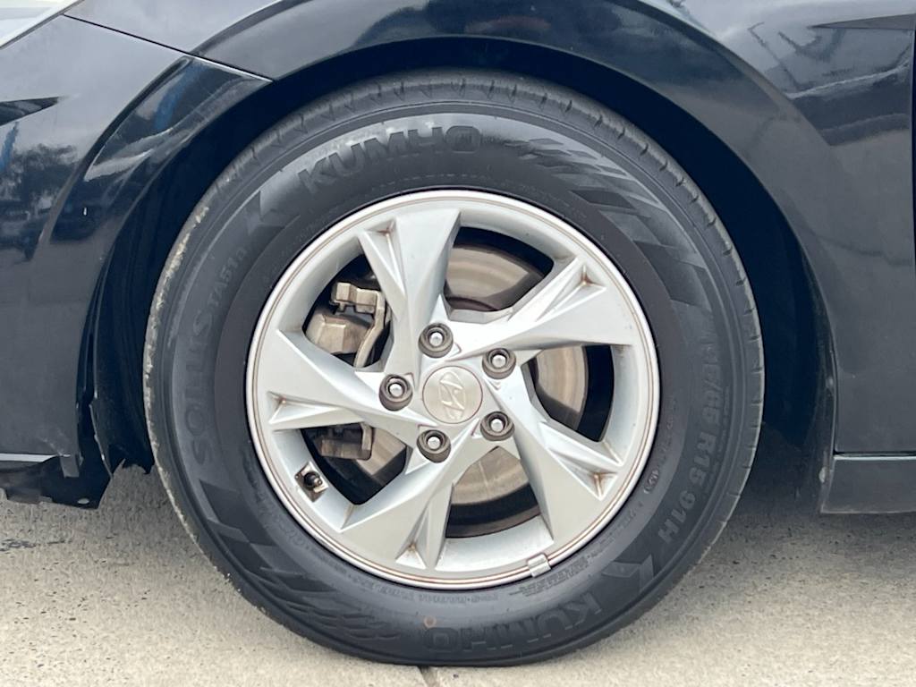 Thumbnail: 2021 Hyundai Elantra - 8