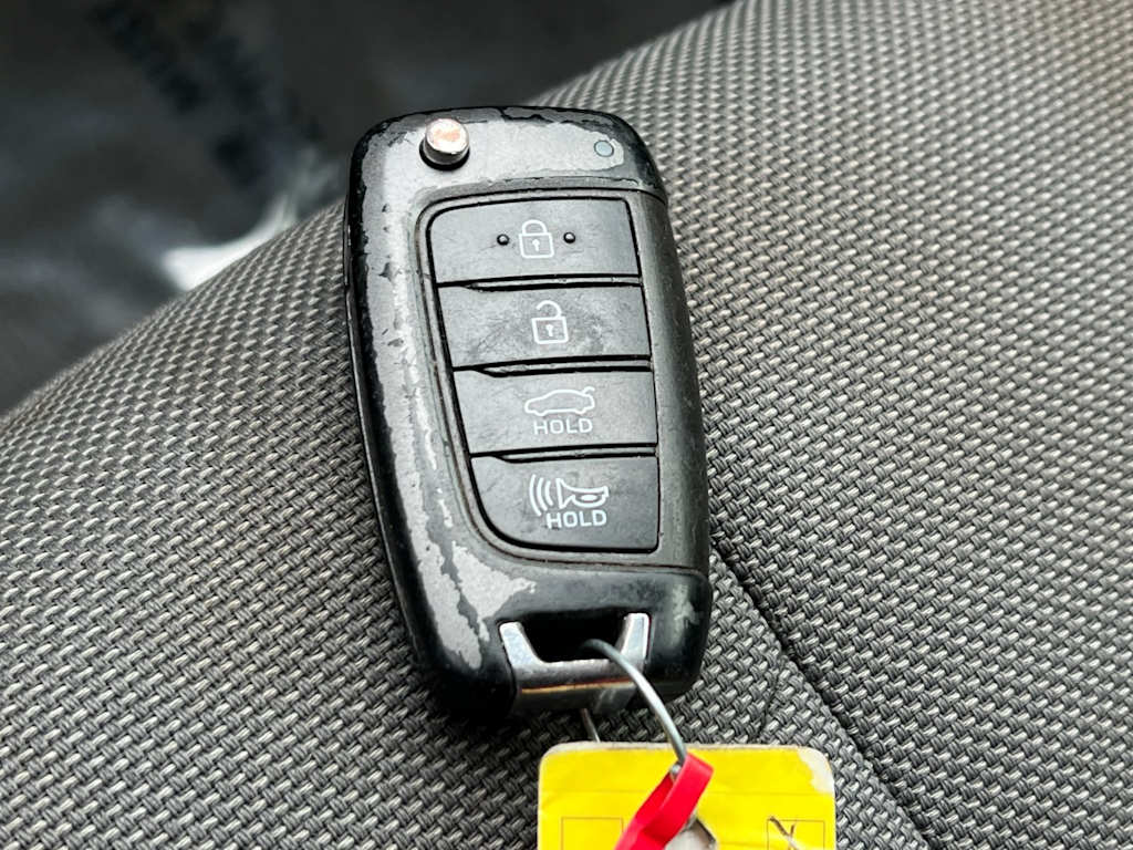 Thumbnail: 2021 Hyundai Elantra - 18