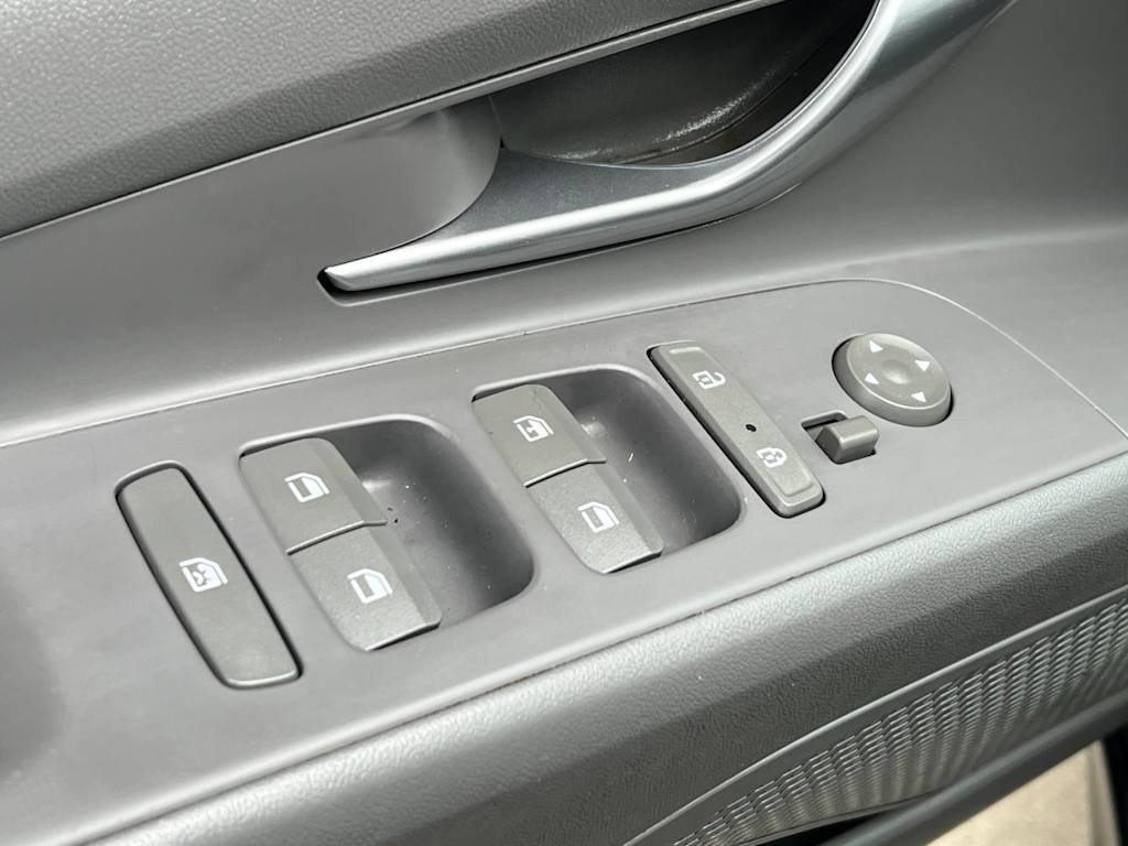 Thumbnail: 2021 Hyundai Elantra - 24