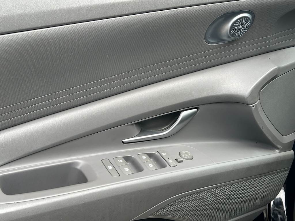 Thumbnail: 2021 Hyundai Elantra - 23