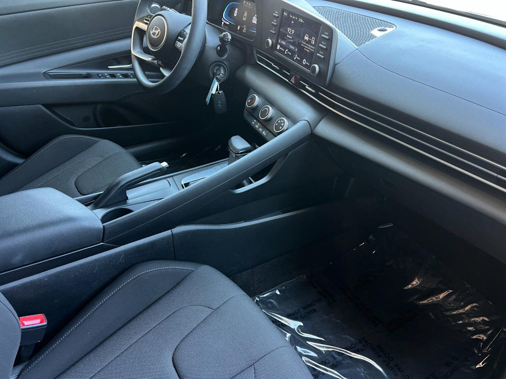 2026 Hyundai Elantra SE - Photo 13