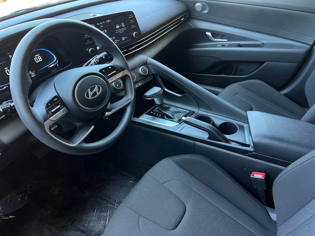 2026 Hyundai Elantra SE - Photo 9