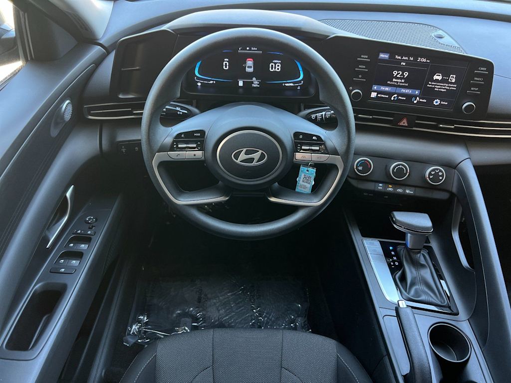 2026 Hyundai Elantra SE - Photo 12
