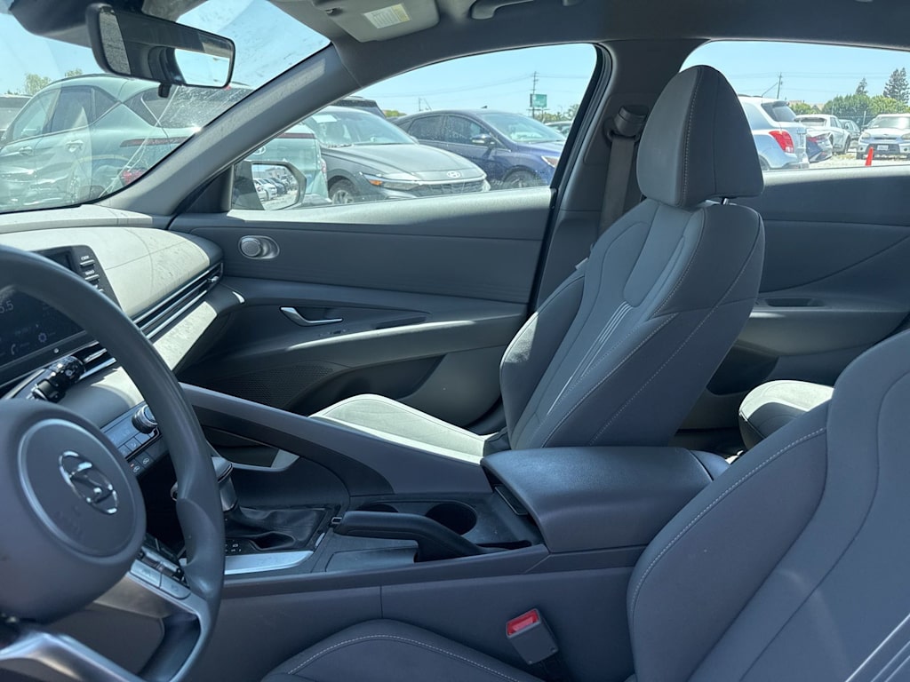 Thumbnail: 2023 Hyundai Elantra - 8