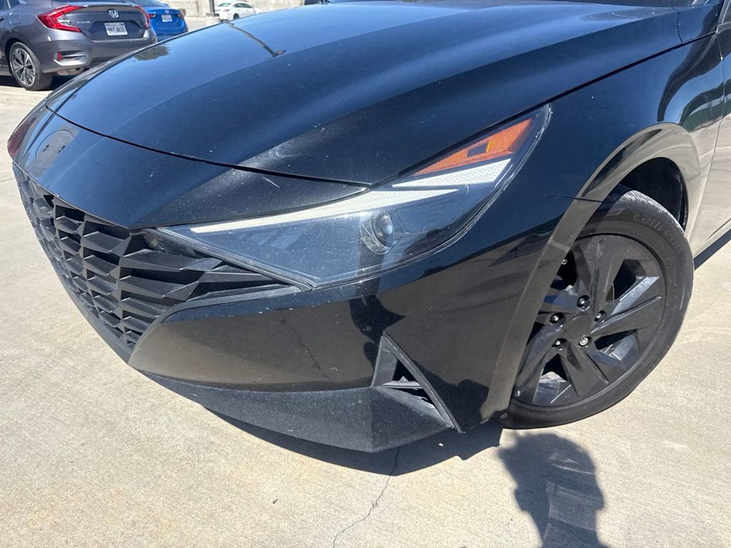 Thumbnail: 2023 Hyundai Elantra - 17