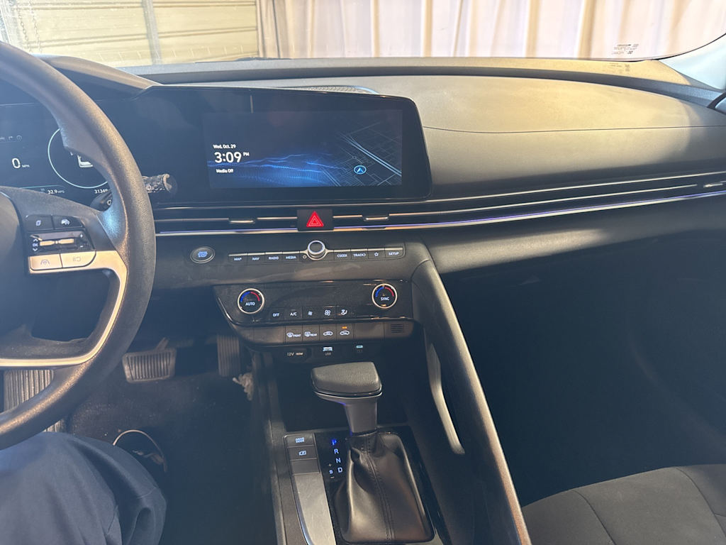 Thumbnail: 2024 Hyundai Elantra - 11