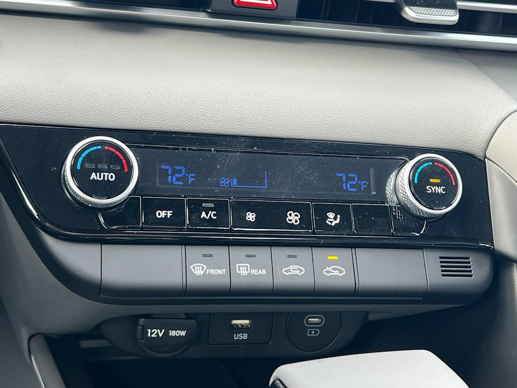 Thumbnail: 2025 Hyundai Elantra - 25