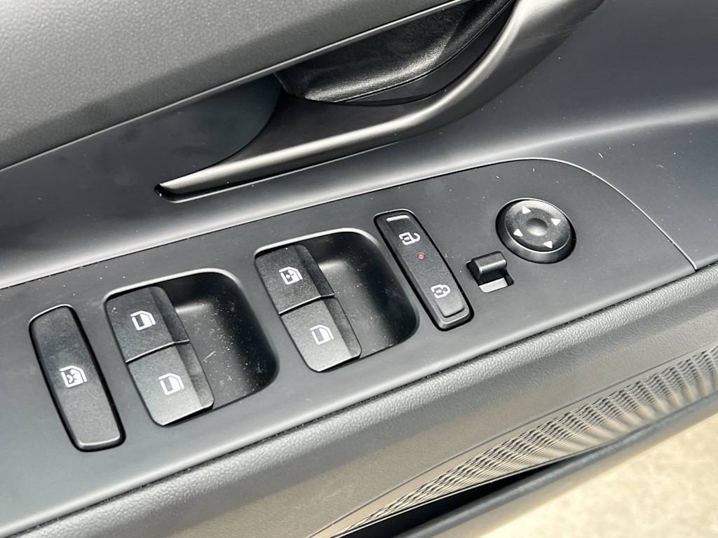 Thumbnail: 2025 Hyundai Elantra - 23