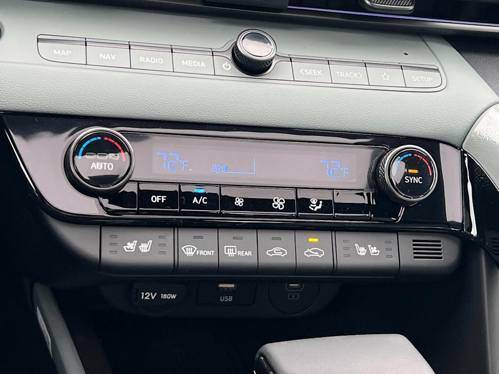 Thumbnail: 2025 Hyundai Elantra - 24