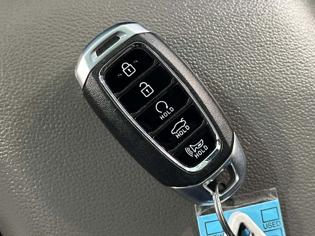 Thumbnail: 2023 Hyundai Elantra - 17
