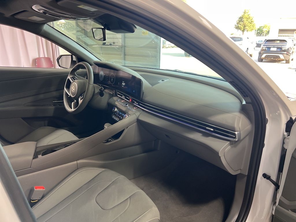 Image of 2025 Hyundai Elantra