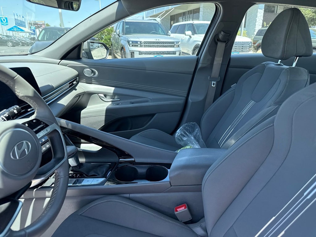 Thumbnail: 2025 Hyundai Elantra - 9