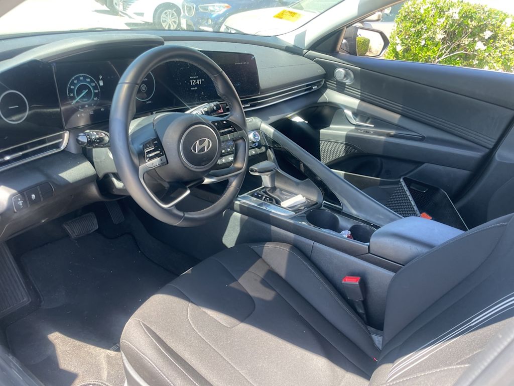2024 Hyundai Elantra SEL 2
