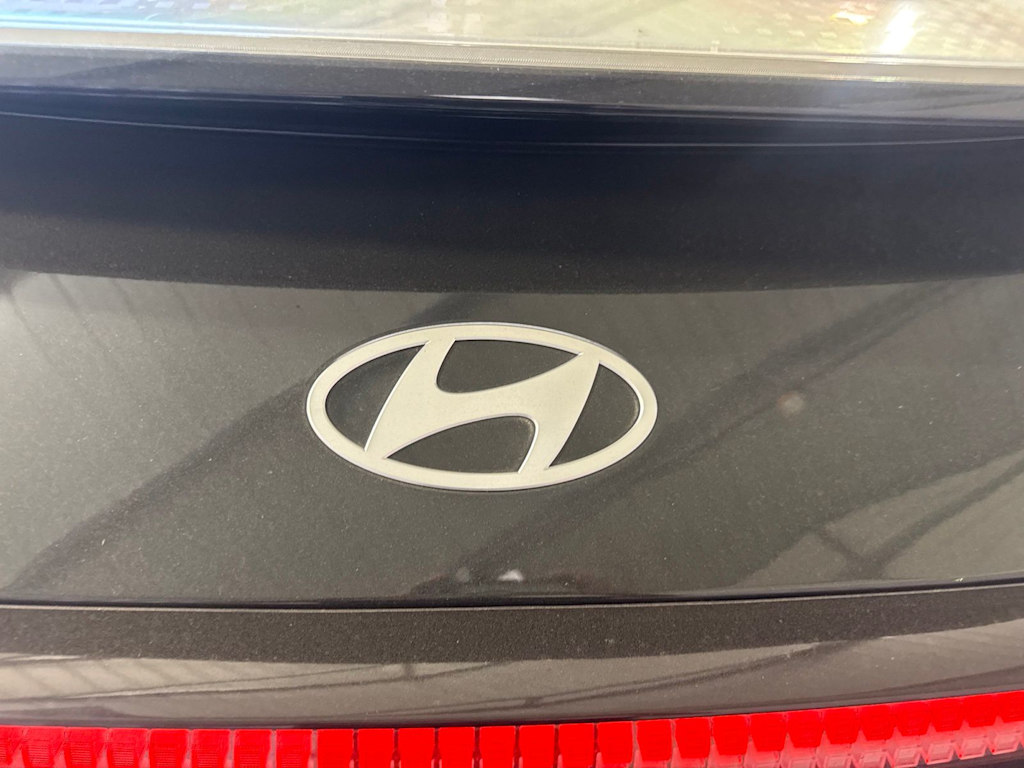 Thumbnail: 2023 Hyundai Ioniq 6 - 4