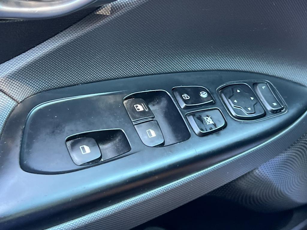 Thumbnail: 2019 Hyundai Veloster - 24