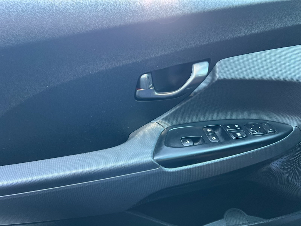 Thumbnail: 2019 Hyundai Veloster - 23