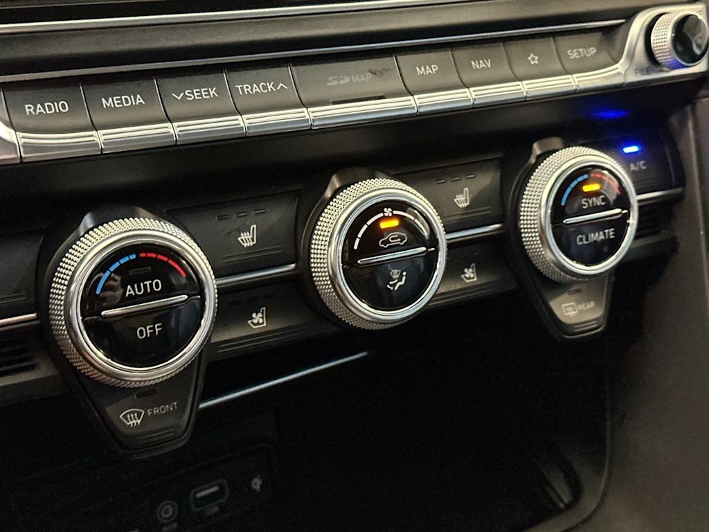 Thumbnail: 2021 Genesis G70 - 23
