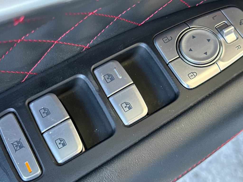 Thumbnail: 2021 Genesis G70 - 15