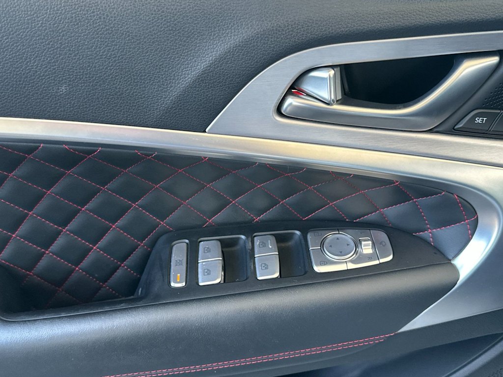 Thumbnail: 2021 Genesis G70 - 21