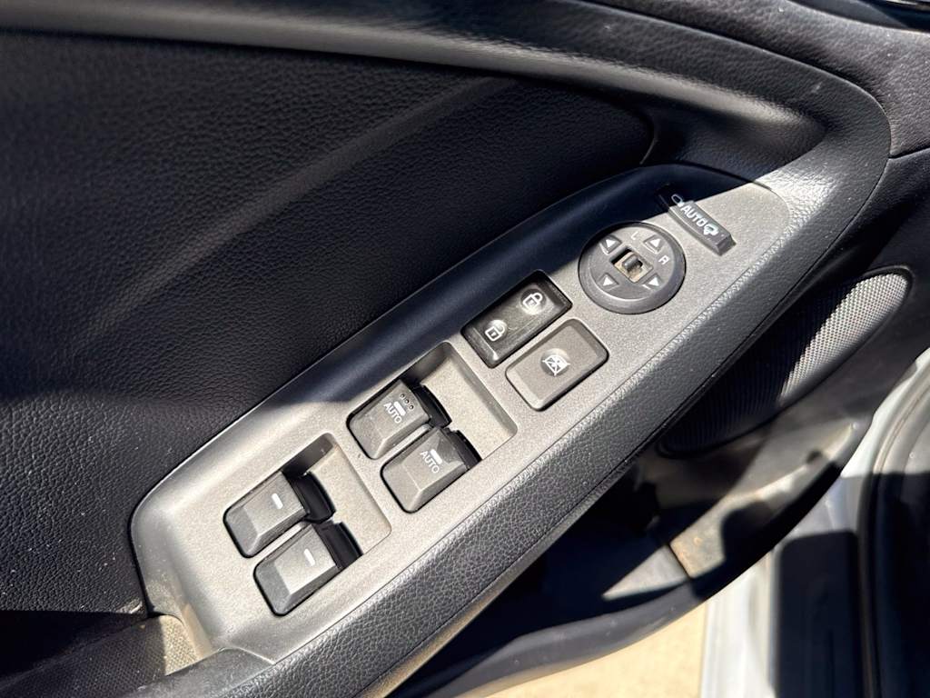 Thumbnail: 2016 Kia Forte - 21