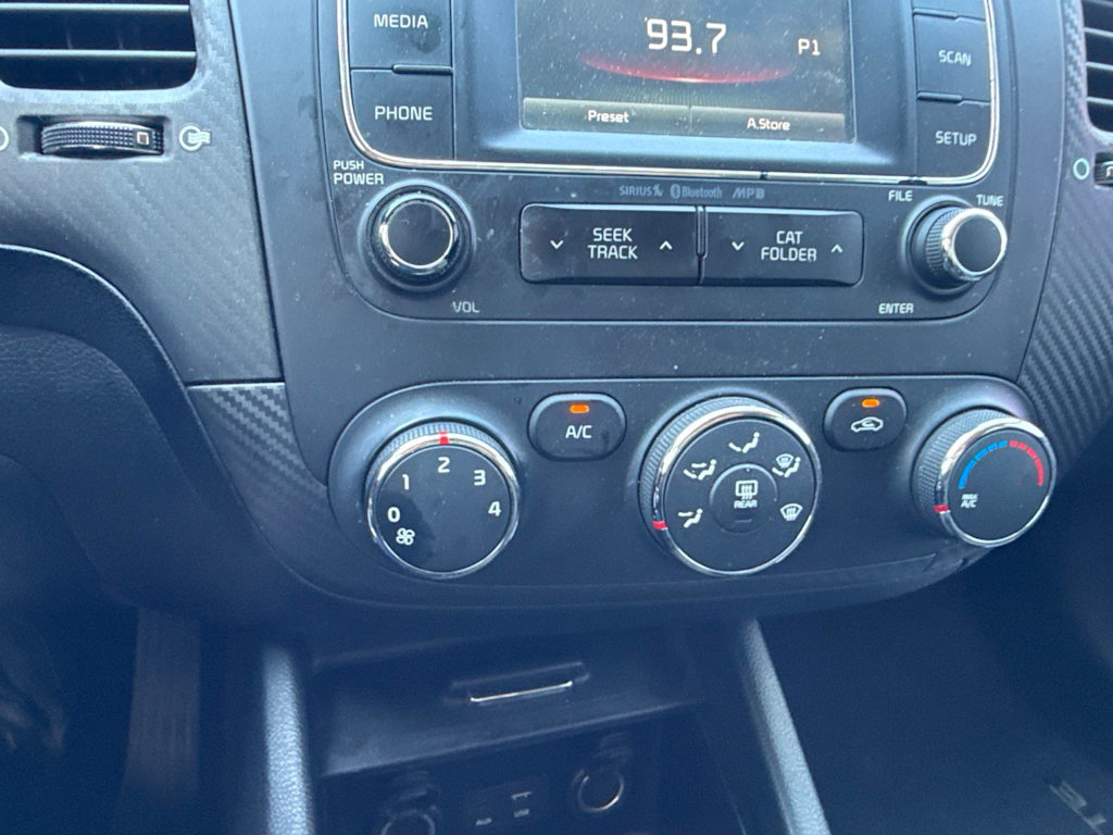 Thumbnail: 2016 Kia Forte - 26