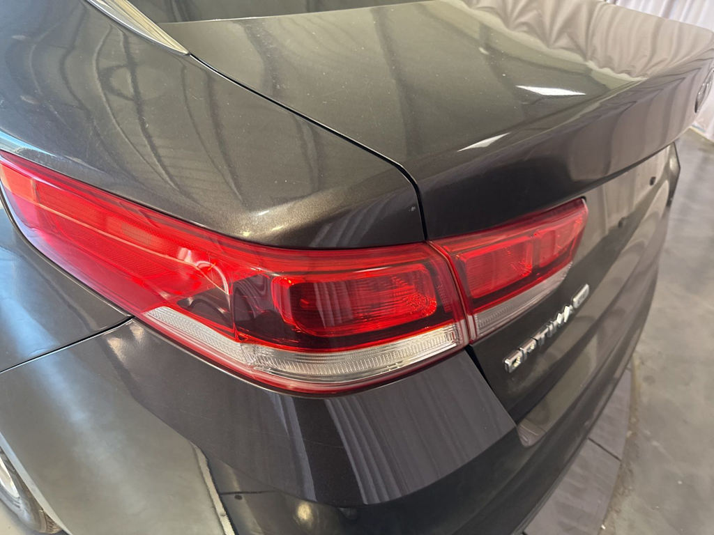 Thumbnail: 2018 Kia Optima - 16