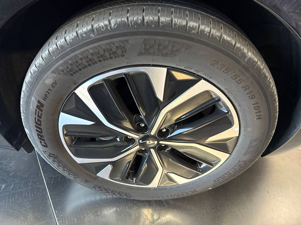 Thumbnail: 2023 Kia EV6 - 6