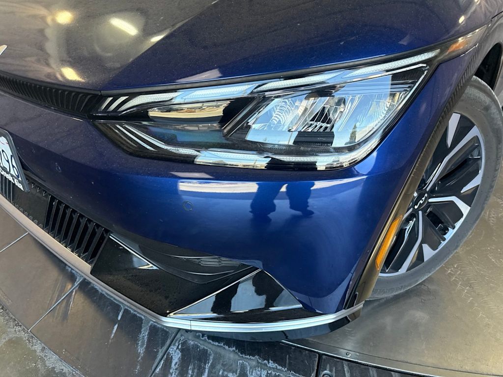 Thumbnail: 2023 Kia EV6 - 12