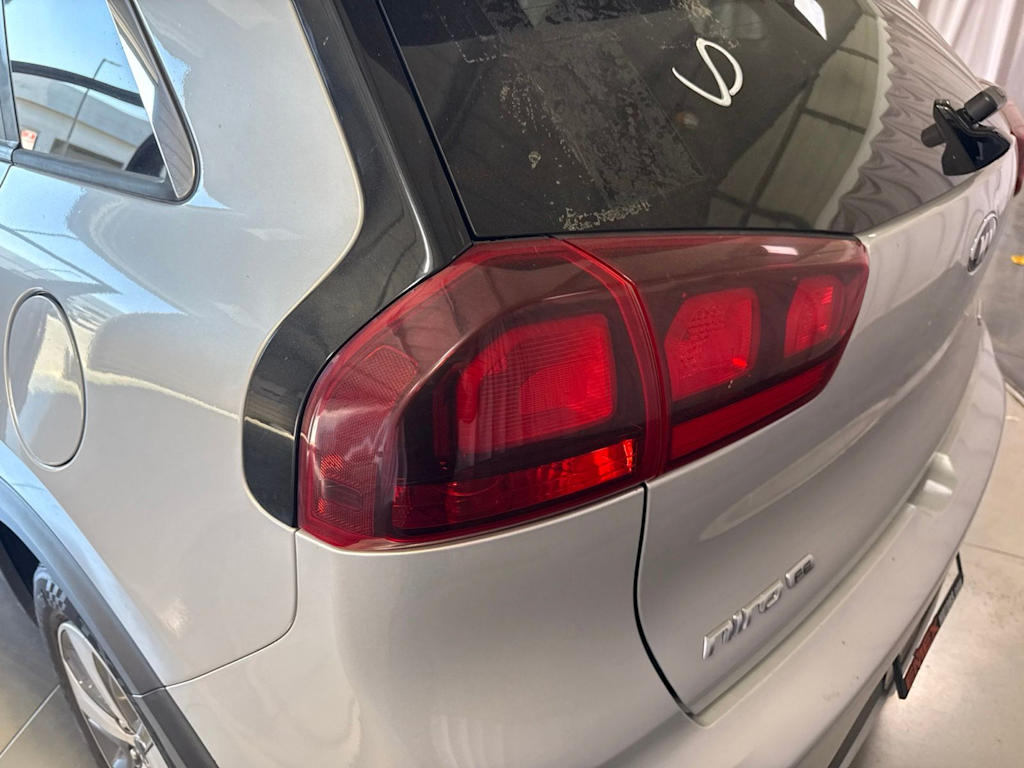 Thumbnail: 2021 Kia Niro - 16