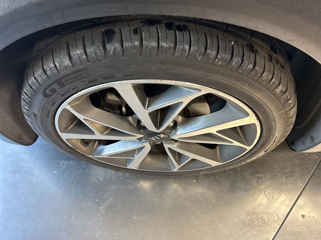 Thumbnail: 2020 Kia Niro - 25