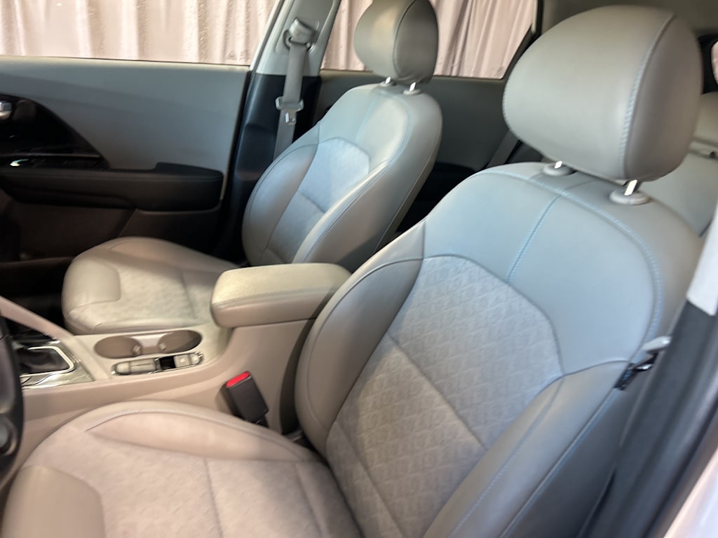 Thumbnail: 2020 Kia Niro - 8