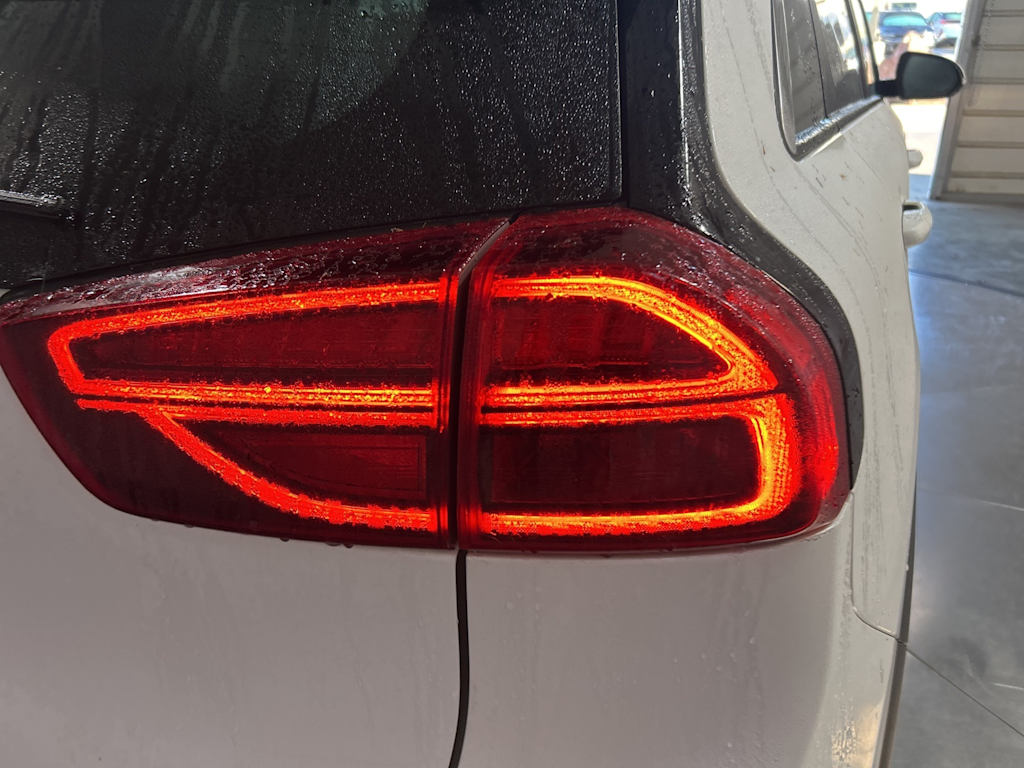 Thumbnail: 2020 Kia Niro - 18