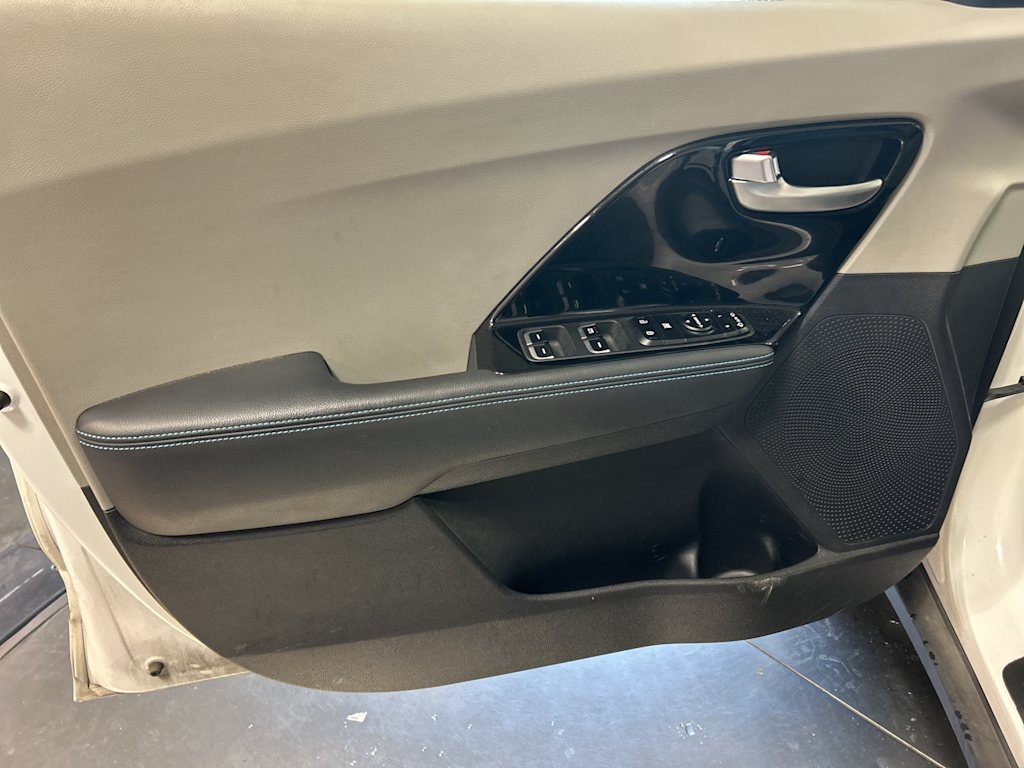 Thumbnail: 2020 Kia Niro - 29