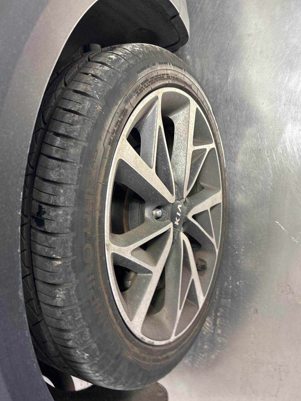 Thumbnail: 2020 Kia Niro - 16