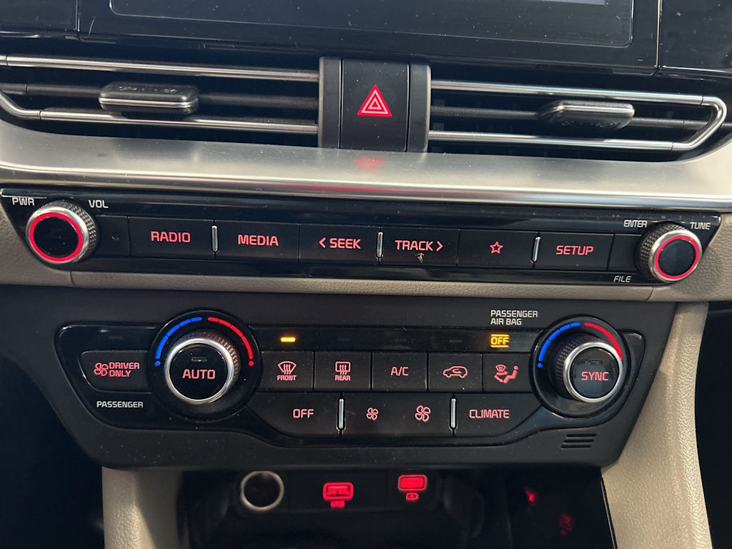 Thumbnail: 2020 Kia Niro - 30