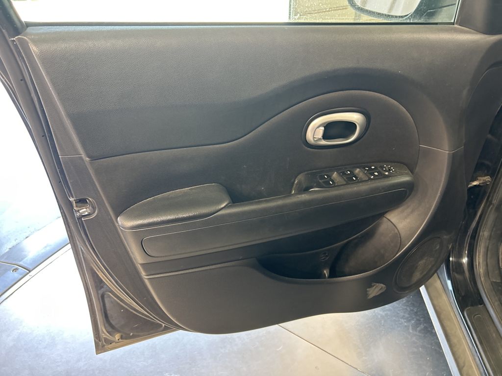 2016 Kia Soul Base 26
