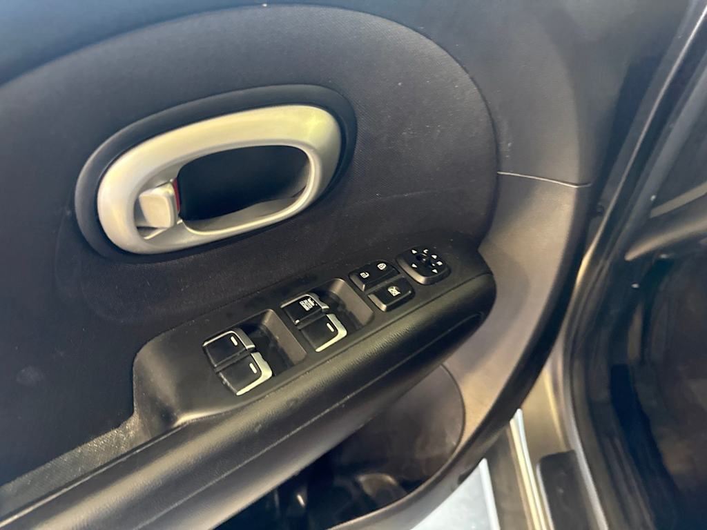 Thumbnail: 2017 Kia Soul - 21