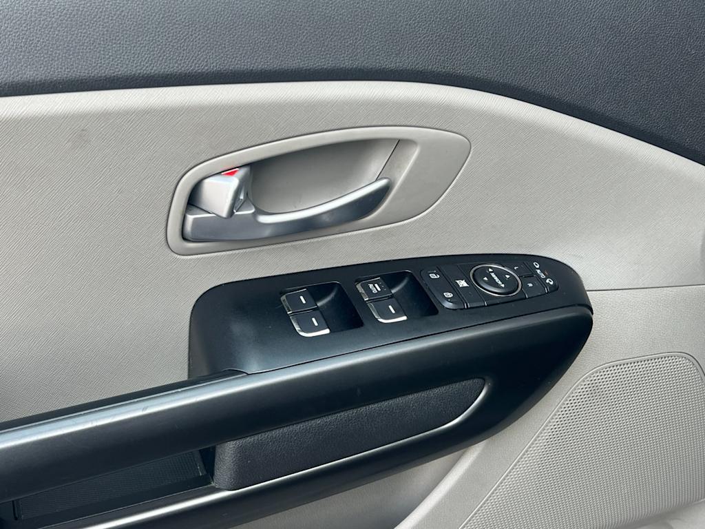 Thumbnail: 2017 Kia Sedona - 23