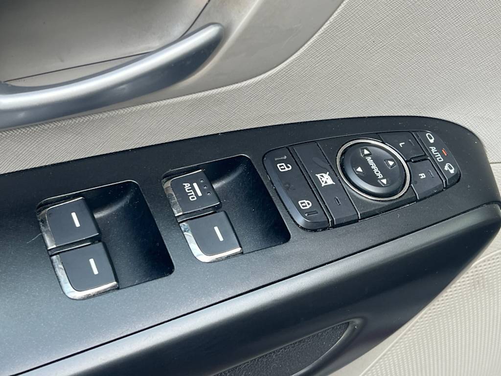 Thumbnail: 2017 Kia Sedona - 24