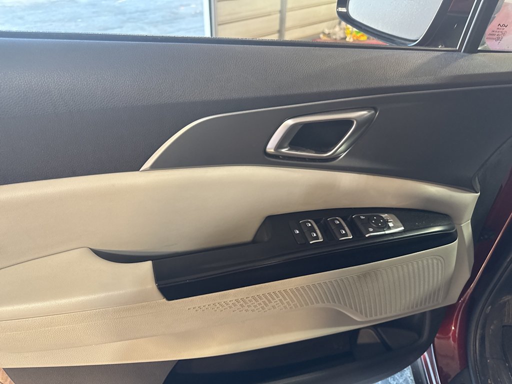 Thumbnail: 2022 Kia Carnival - 18