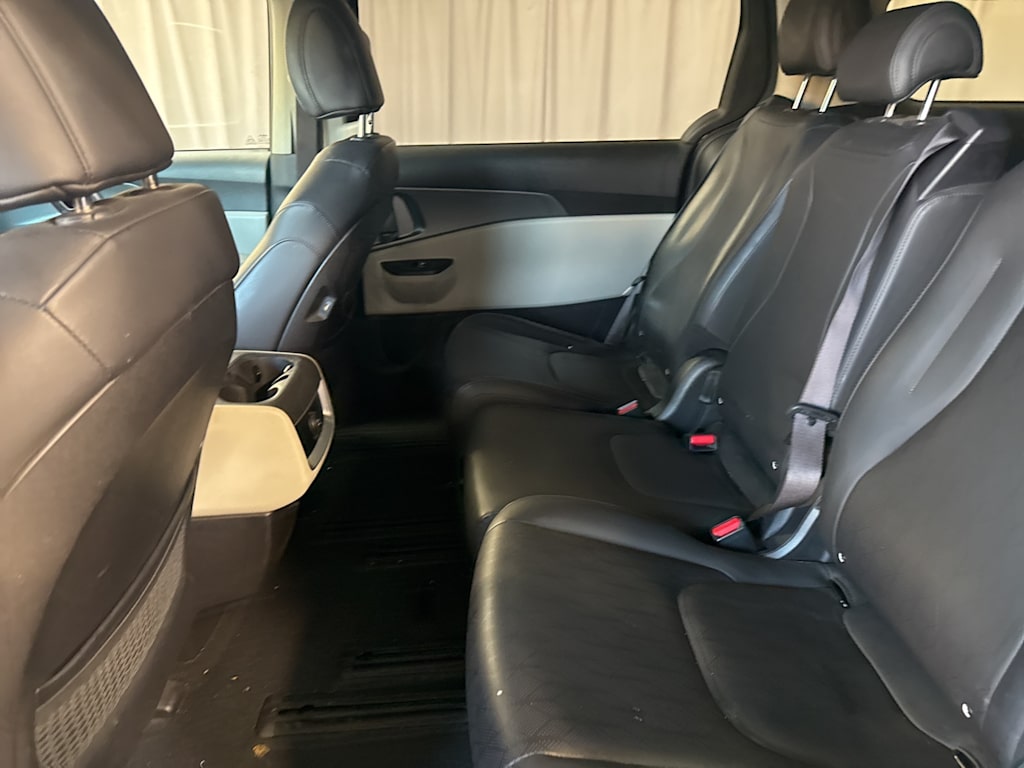 Thumbnail: 2022 Kia Carnival - 7