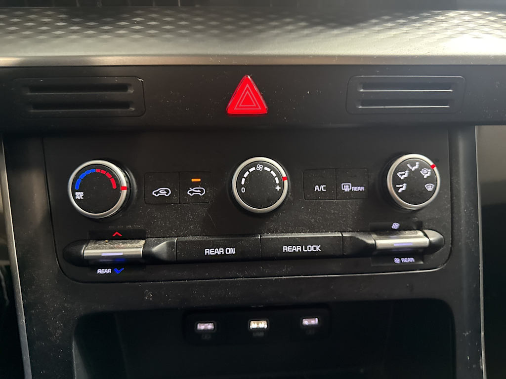 Thumbnail: 2022 Kia Carnival - 21