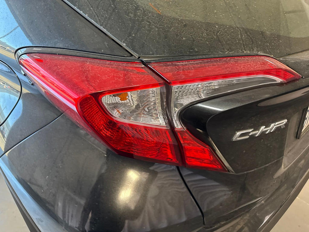 Thumbnail: 2018 Toyota C-HR - 19